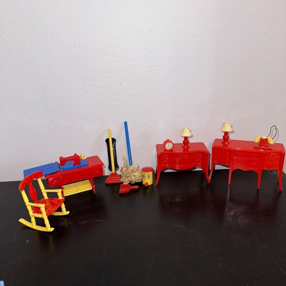 Vtg 40s 50s Renwal Dollhouse Rocking Chair Sewing Phone Clock Trash Vaccuum Mop - Picture 1 of 8